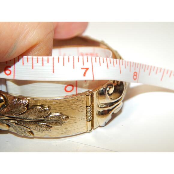 Vintage Whiting Davis Hinged Bangle Art Nouveau Leaf Relief Bracelet - Picture 8 of 11
